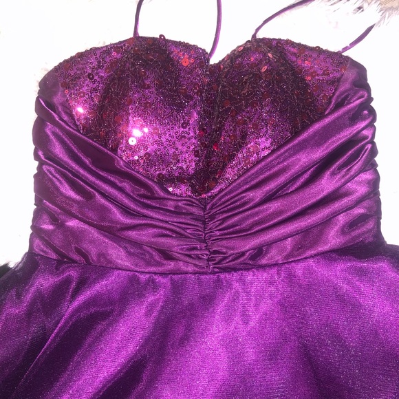 Beautiful purple dress - Picture 2 of 4